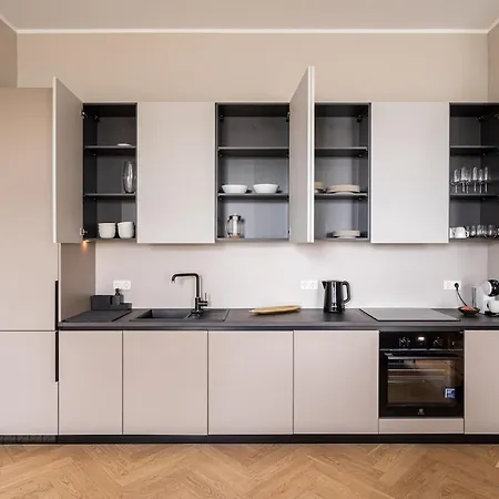 Old Town At Your Window! - By Innorental Apartman *